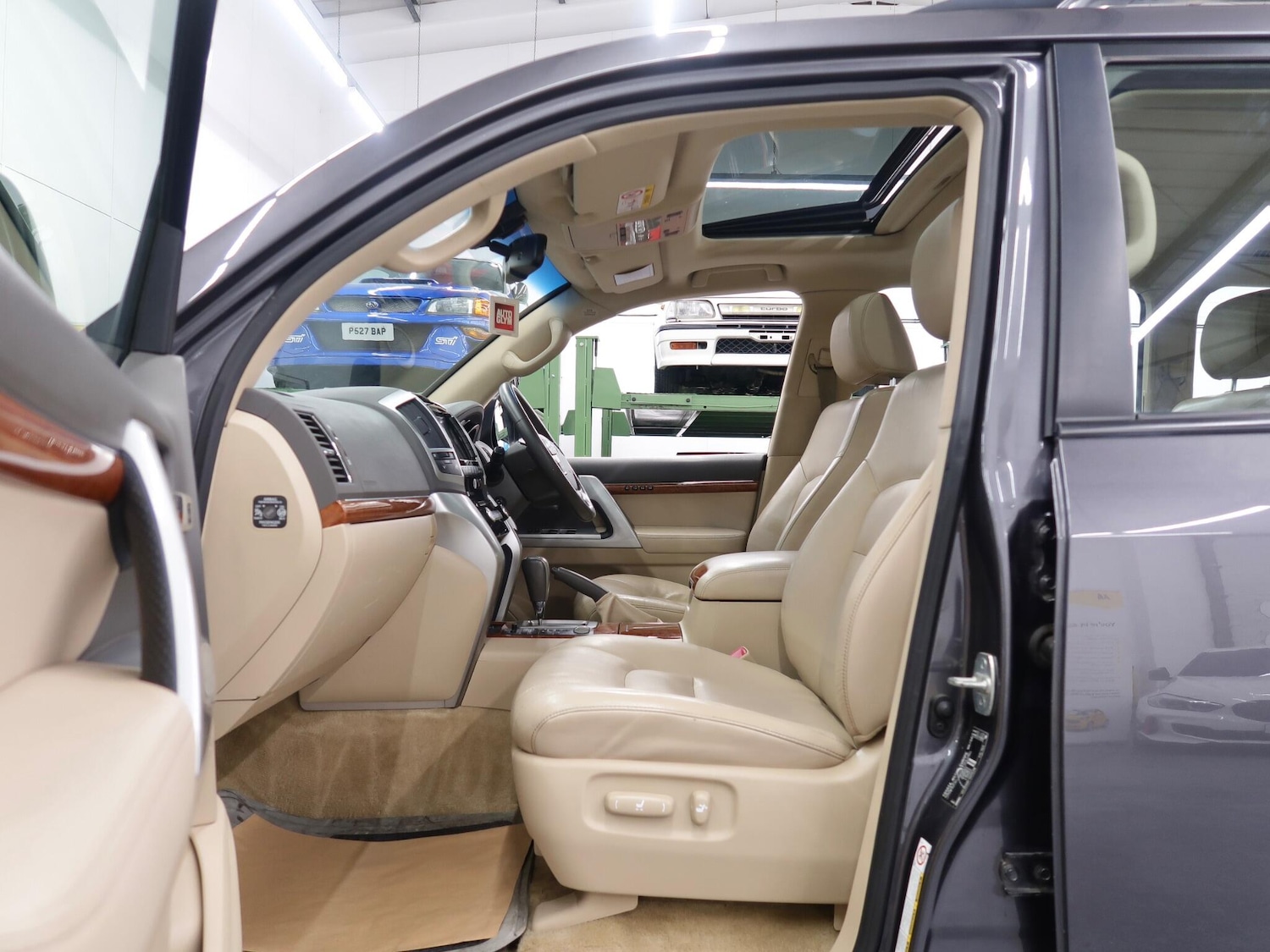 Used Toyota Land Cruiser 2013 for sale - 76743385: Photo 57