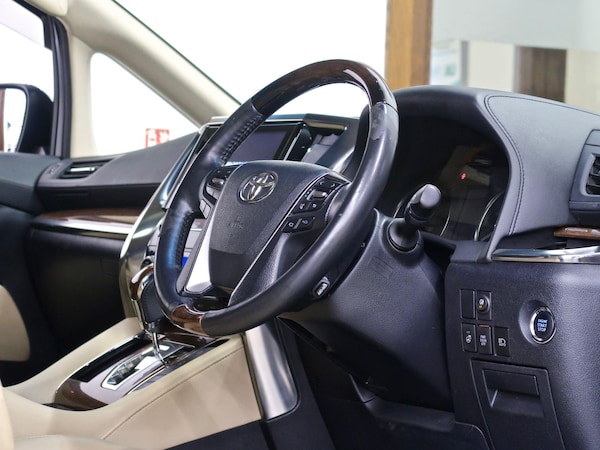 Used Toyota Alphard 2016 for sale - 72936533: Photo 2