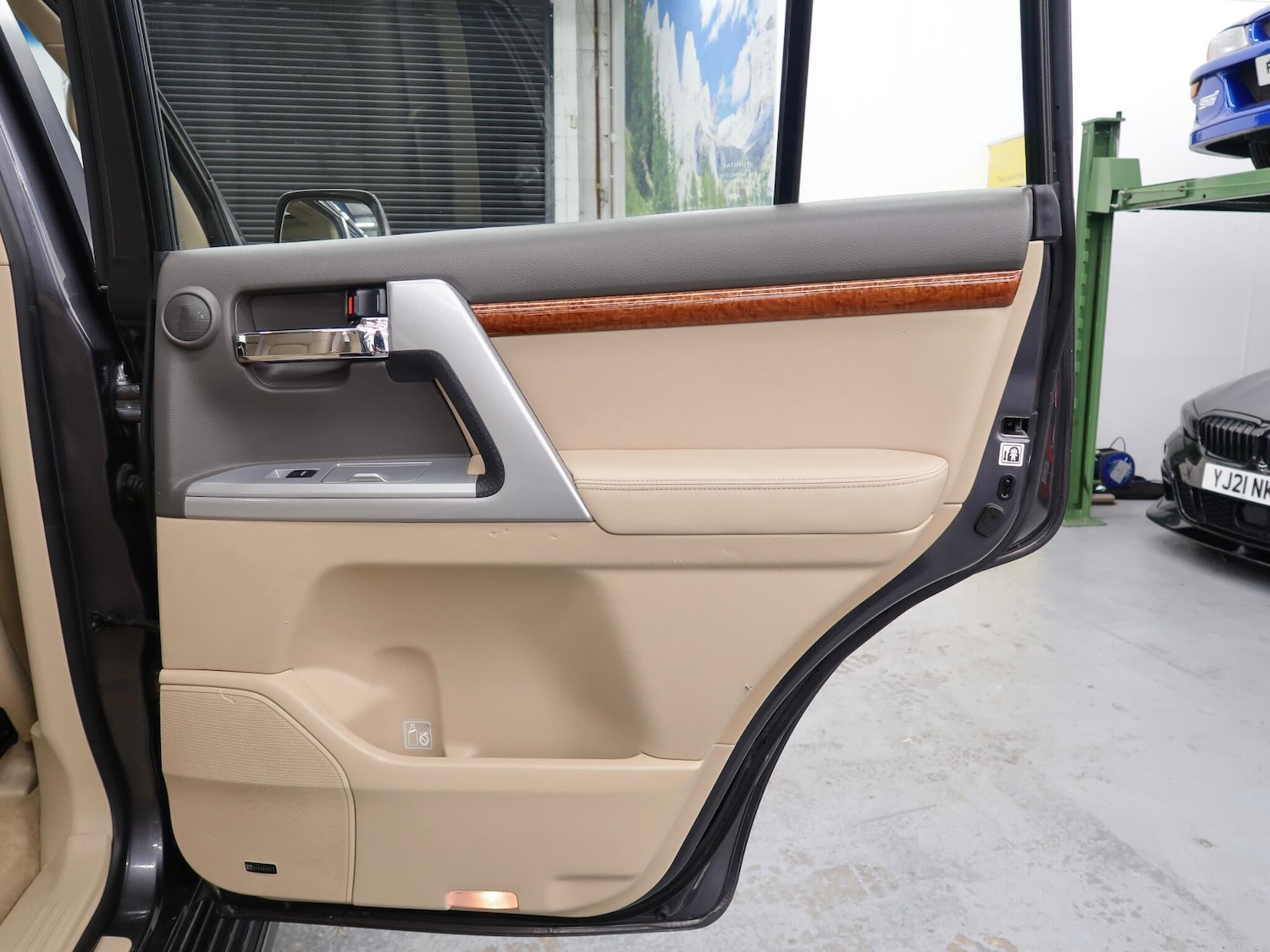 Used Toyota Land Cruiser 2013 for sale - 77067130: Photo 38