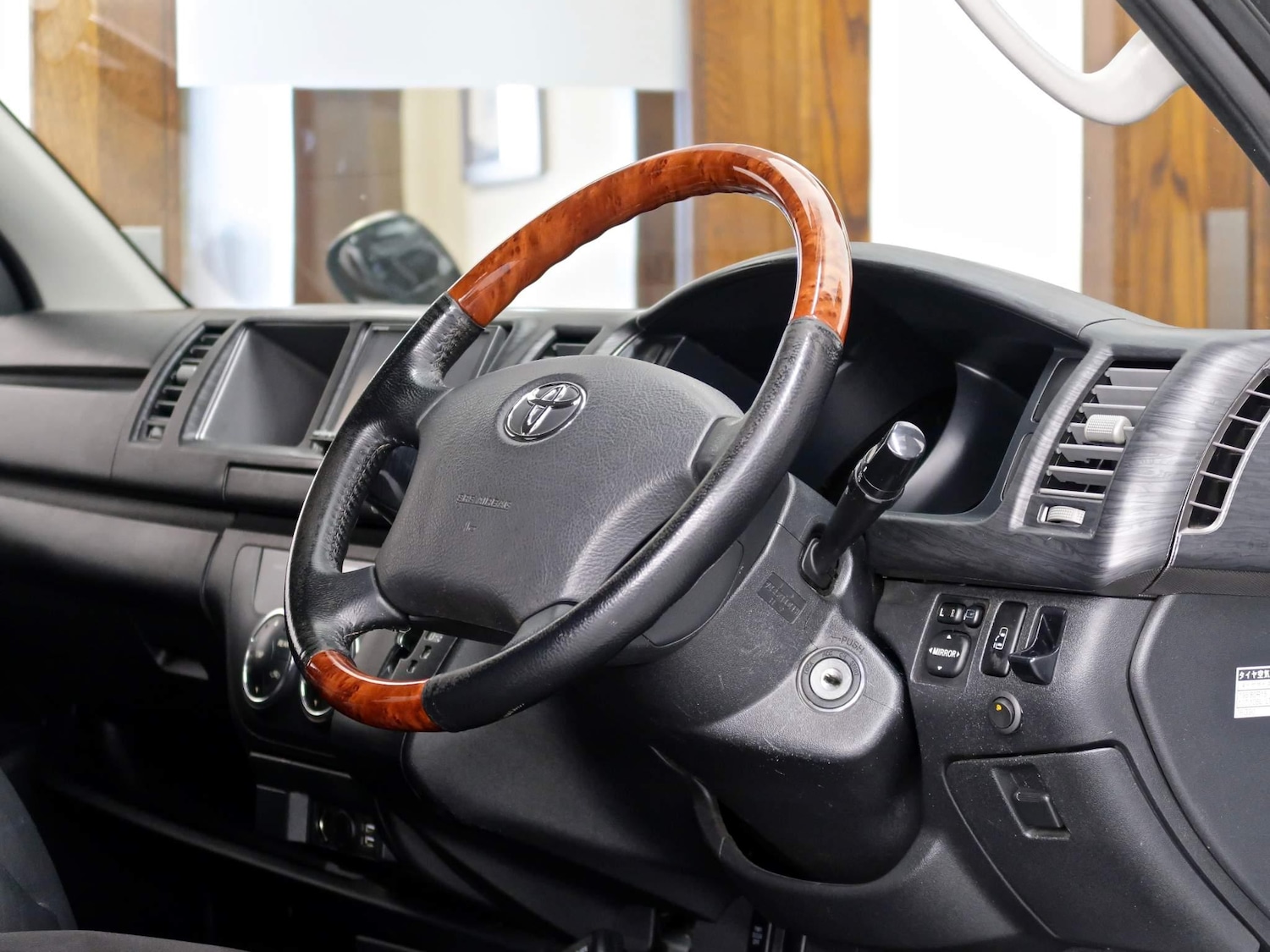 Used Toyota HiAce 2024 for sale - 77001656: Photo 2