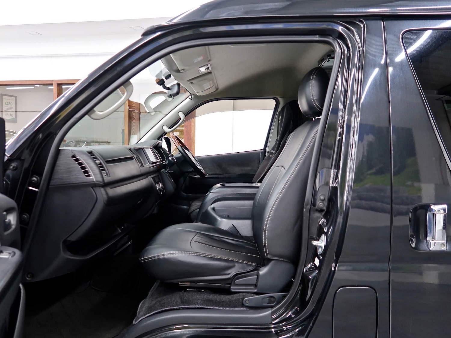 Used Toyota HiAce 2024 for sale - 77001656: Photo 25