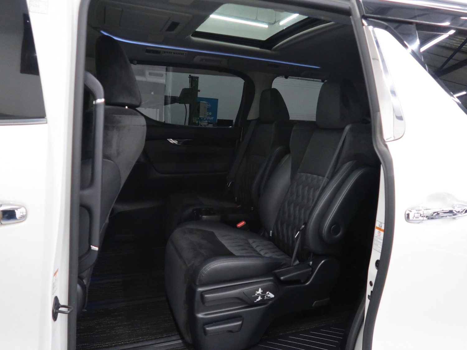 Used Toyota Alphard 2026 for sale - 77305971: Photo 23