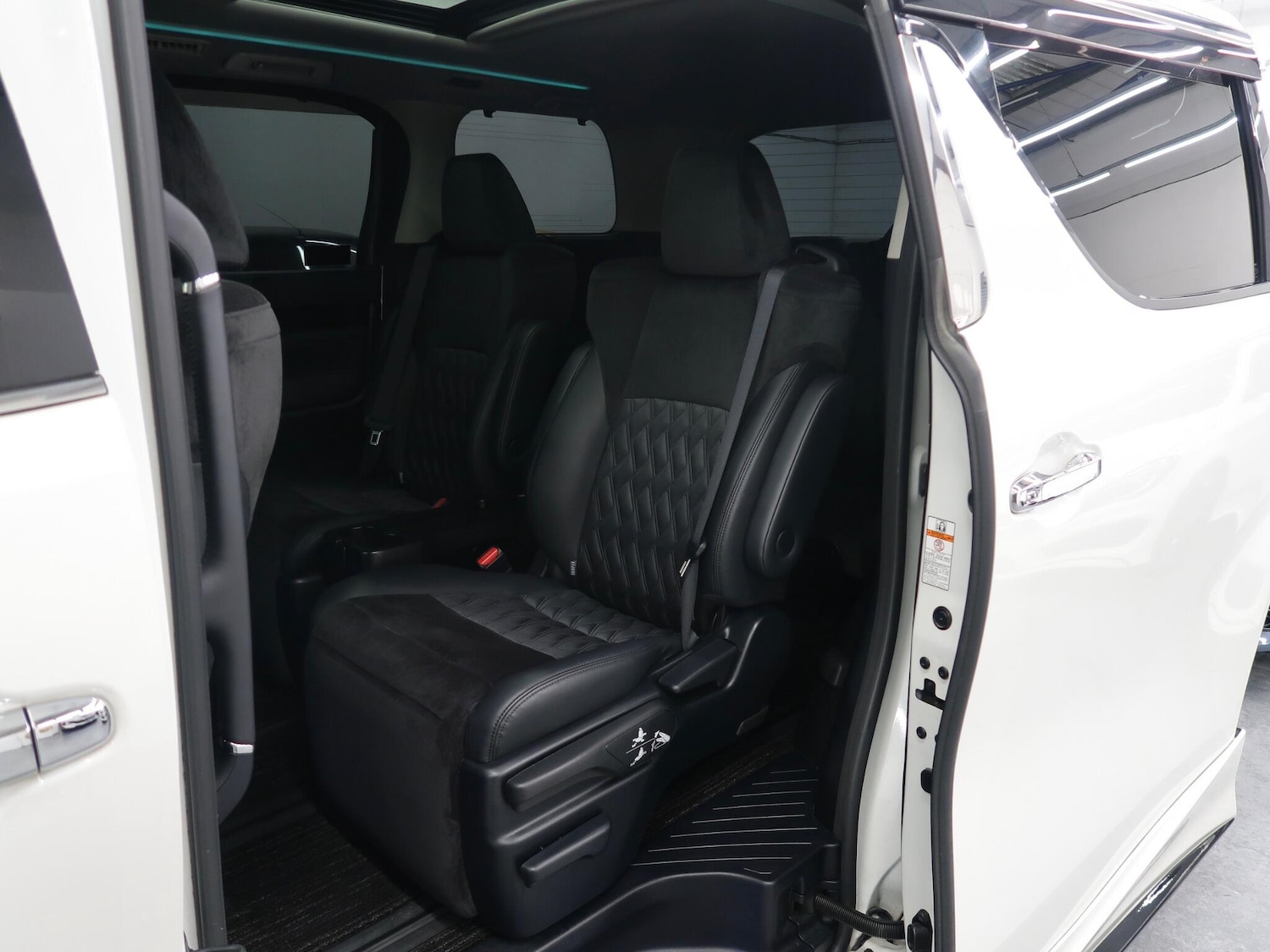 Used Toyota Alphard 2026 for sale - 77305971: Photo 24