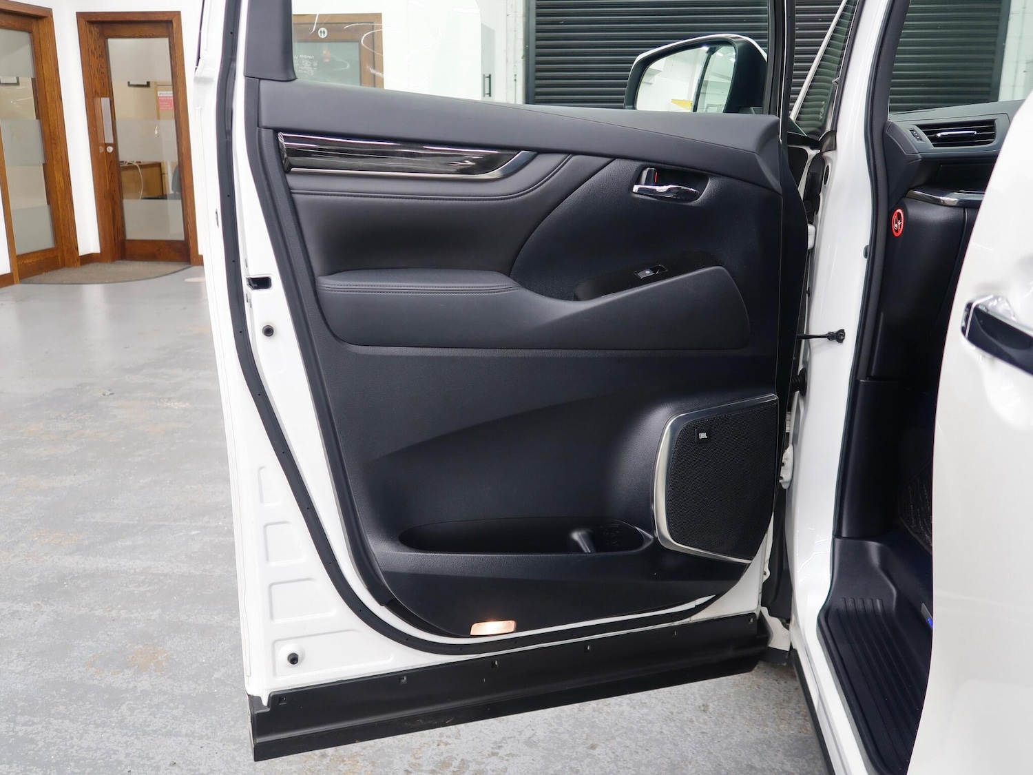 Used Toyota Alphard 2026 for sale - 77305971: Photo 32