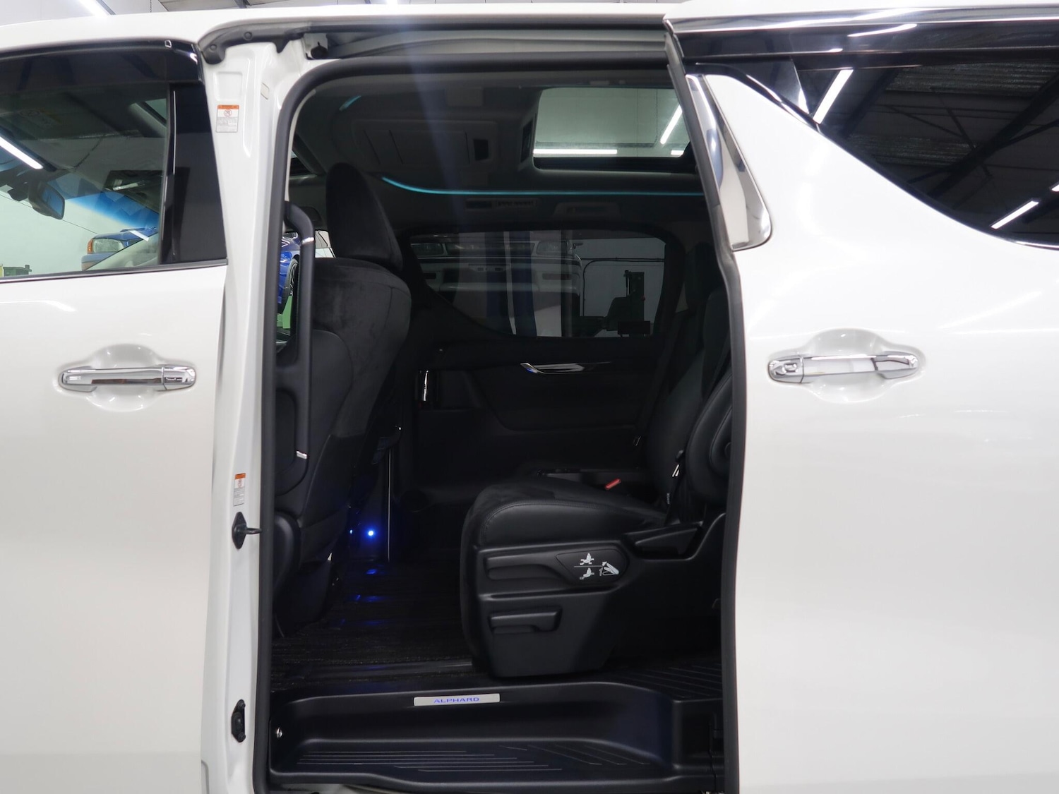 Used Toyota Alphard 2026 for sale - 77305971: Photo 40