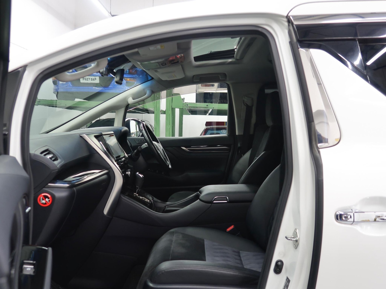 Used Toyota Alphard 2026 for sale - 77305971: Photo 44