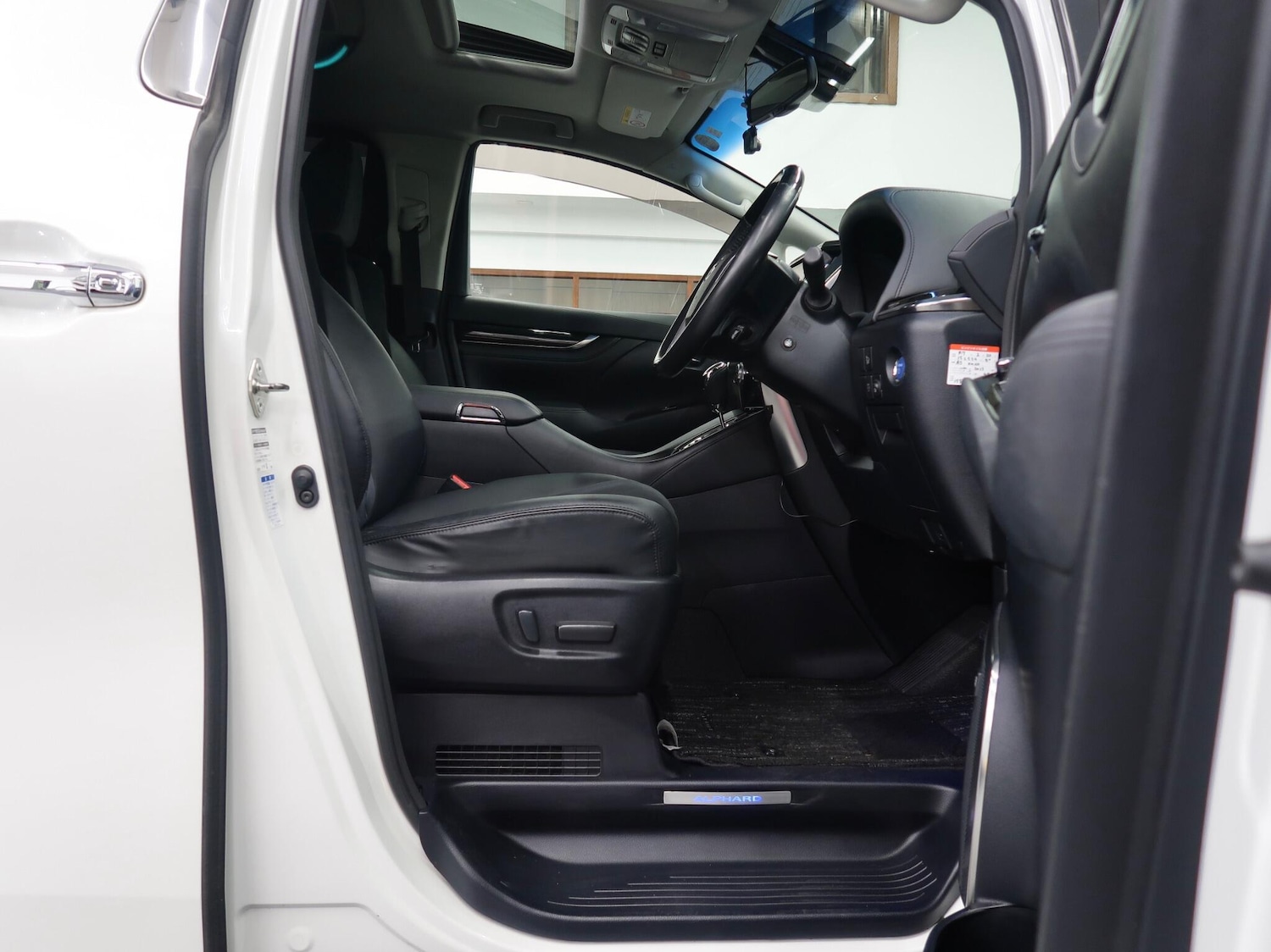 Used Toyota Alphard 2026 for sale - 77305971: Photo 46