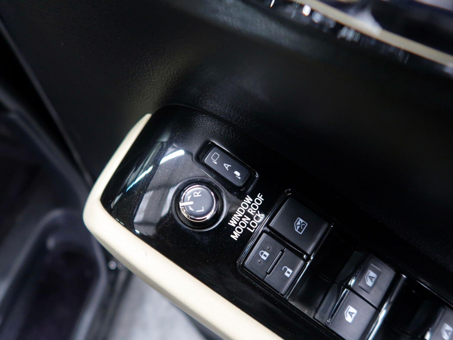 Used Toyota Alphard for sale - 77575137: Photo 15