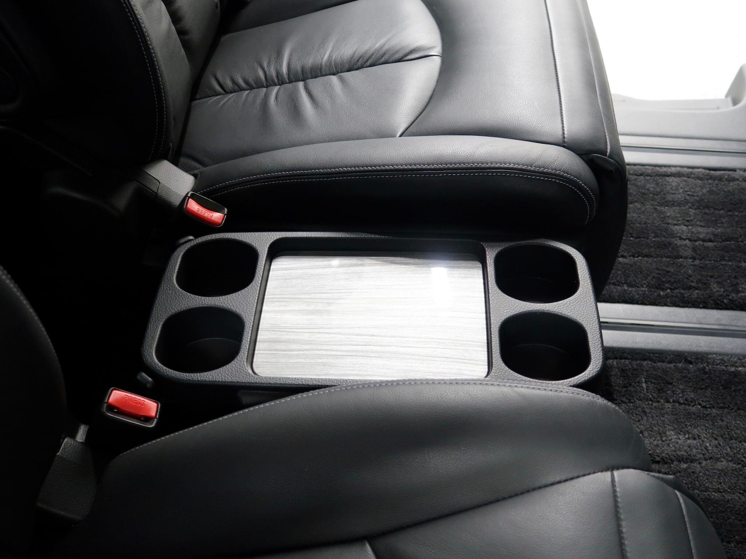 Used Nissan Elgrand 2019 for sale - 78072691: Photo 16