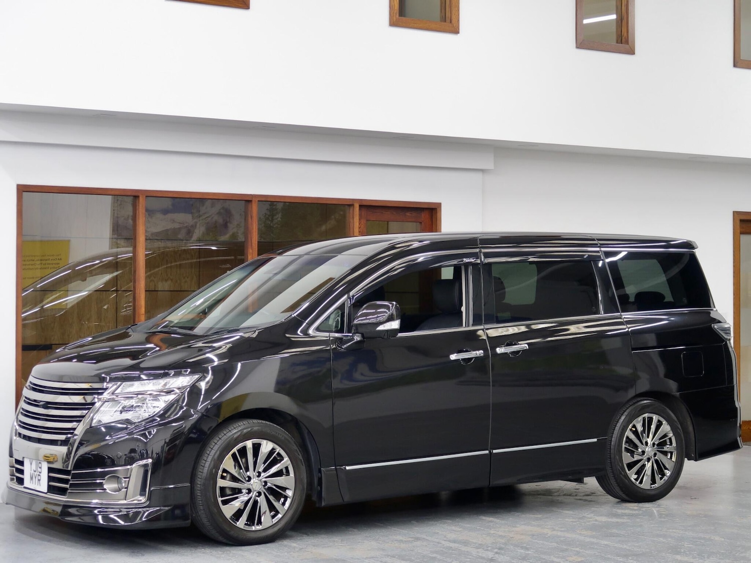 Used Nissan Elgrand 2019 for sale - 78072691: Photo 3