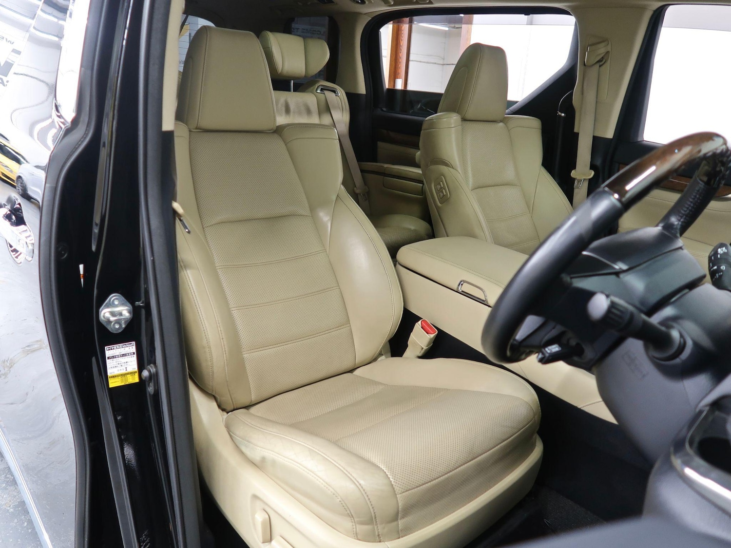 Used Toyota Alphard 2024 for sale - 77001659: Photo 10