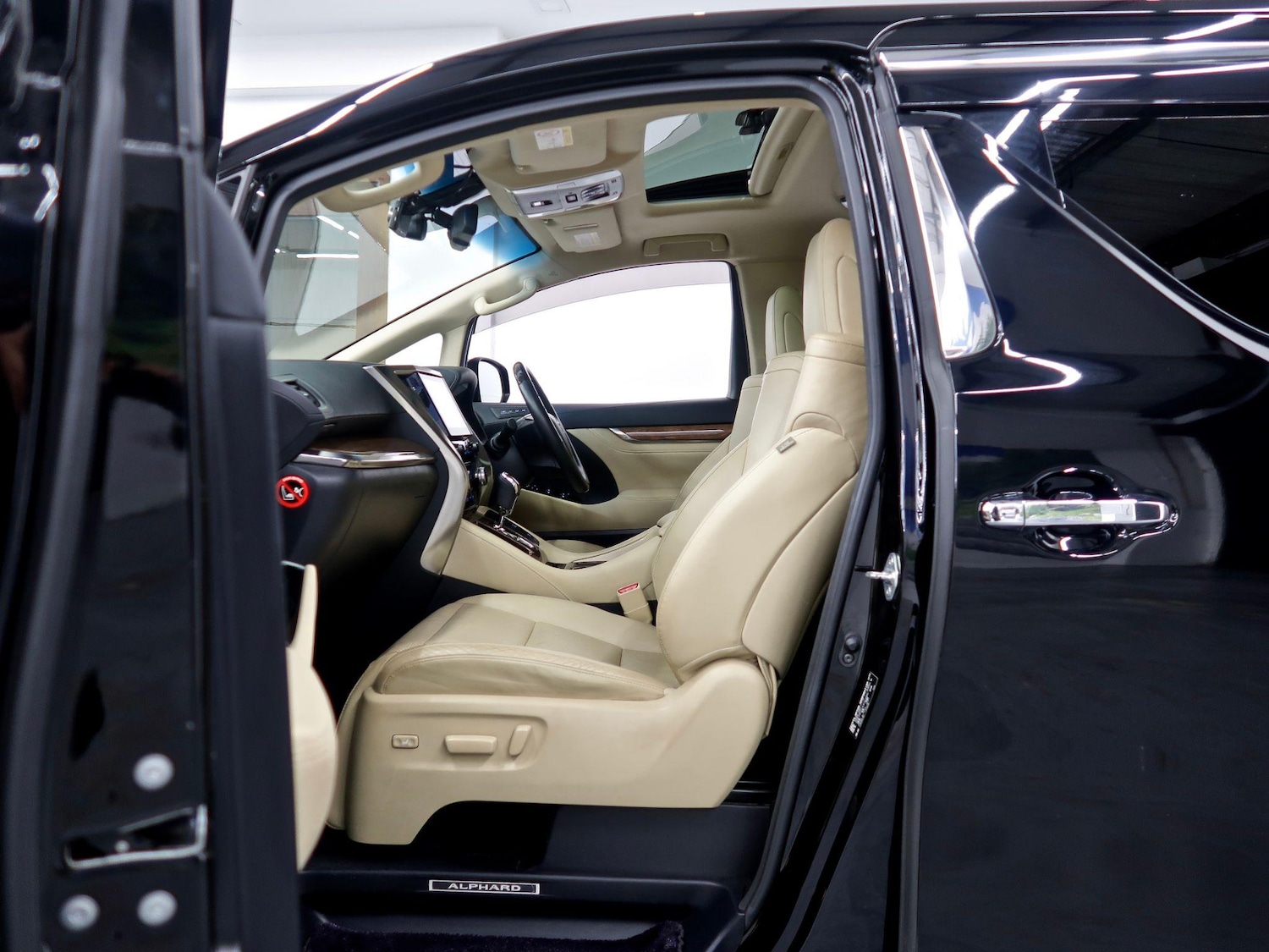 Used Toyota Alphard 2024 for sale - 77001659: Photo 29