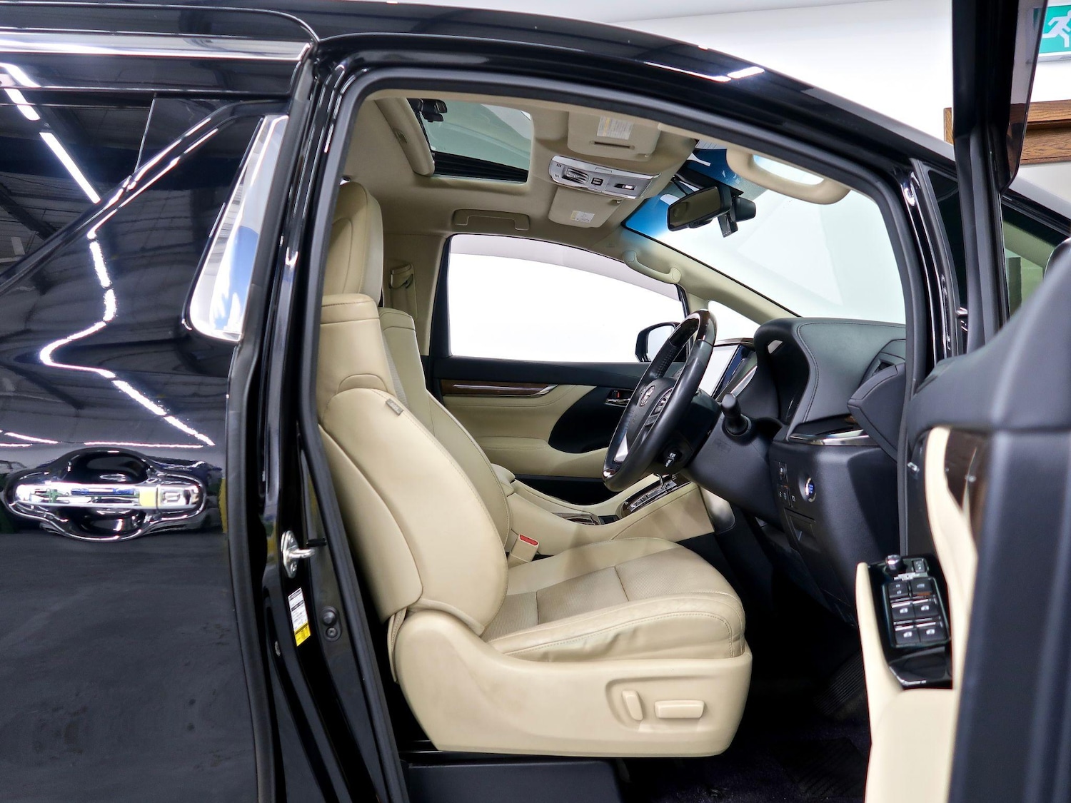 Used Toyota Alphard 2024 for sale - 77001659: Photo 3