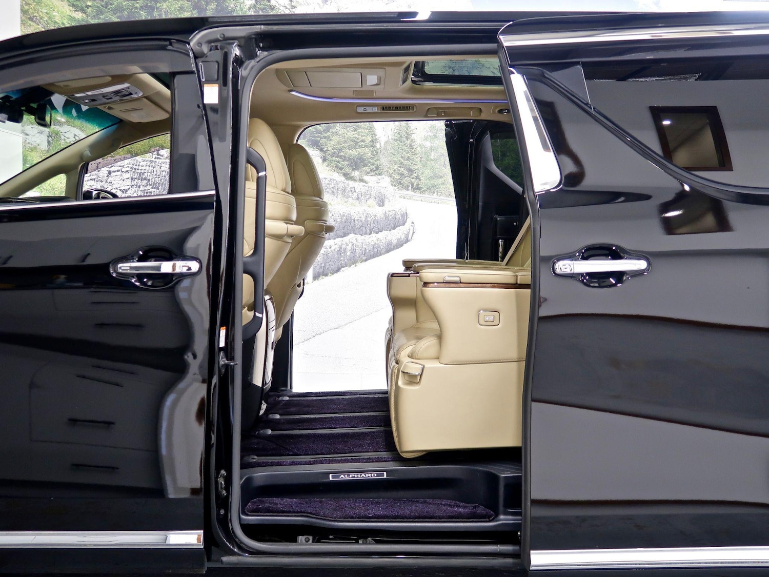 Used Toyota Alphard 2024 for sale - 77001659: Photo 31