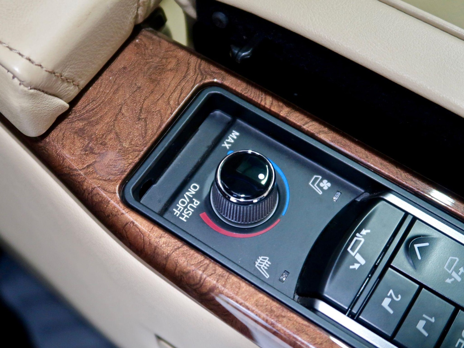 Used Toyota Alphard 2024 for sale - 77001659: Photo 33