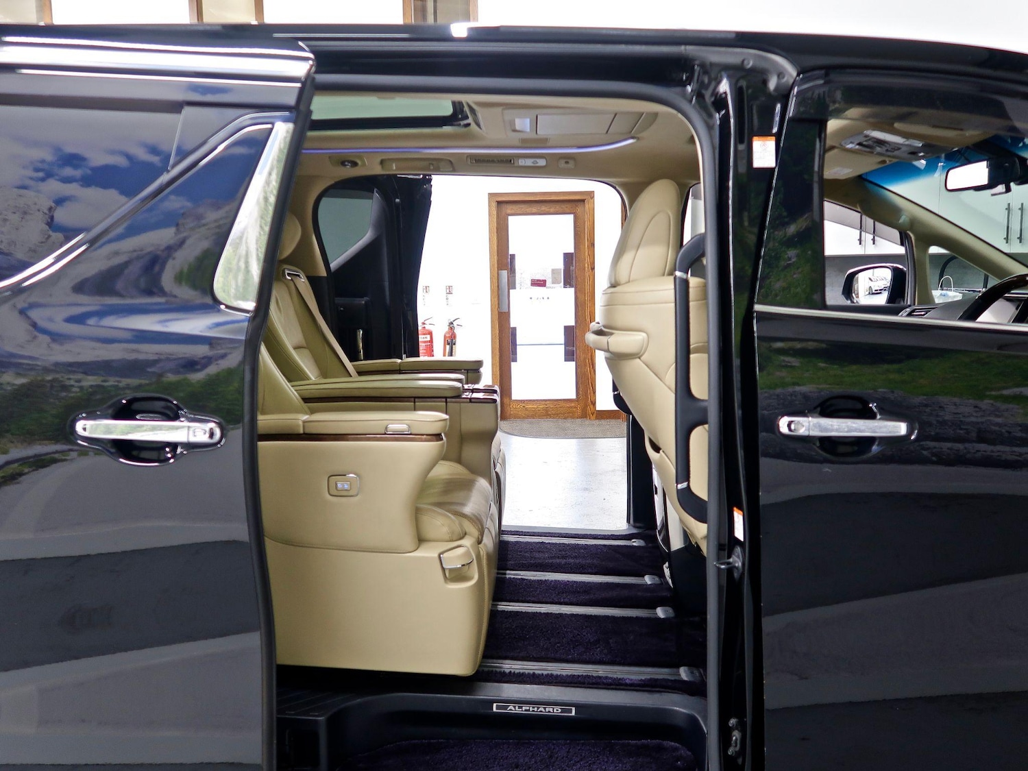 Used Toyota Alphard 2024 for sale - 77001659: Photo 43