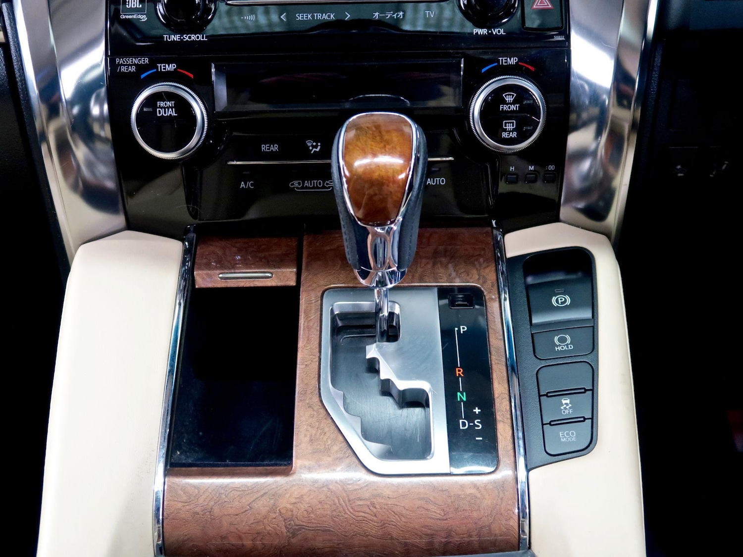 Used Toyota Alphard 2024 for sale - 77001659: Photo 46