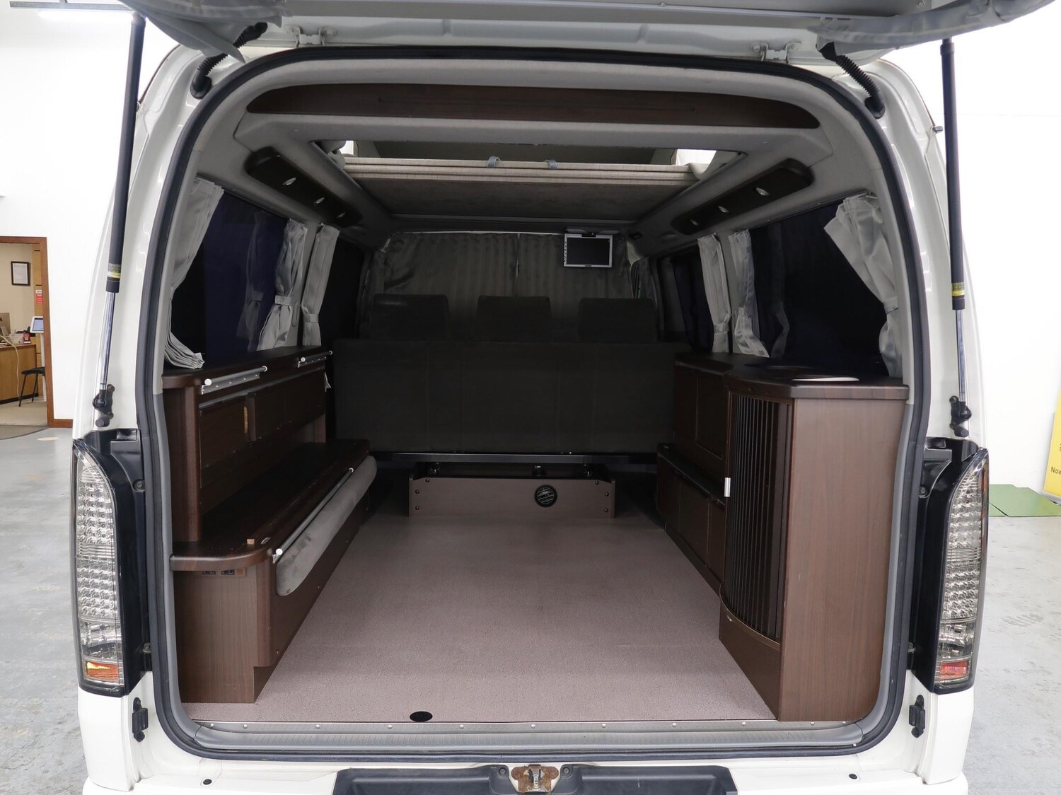 Used Toyota HiAce for sale - 77574836: Photo 24