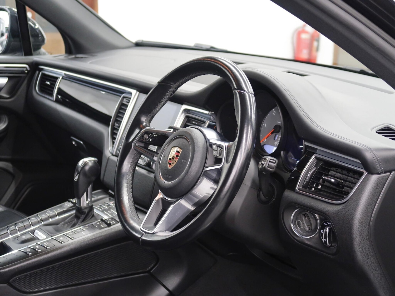 Used Porsche Macan for sale - 76512637: Photo 19