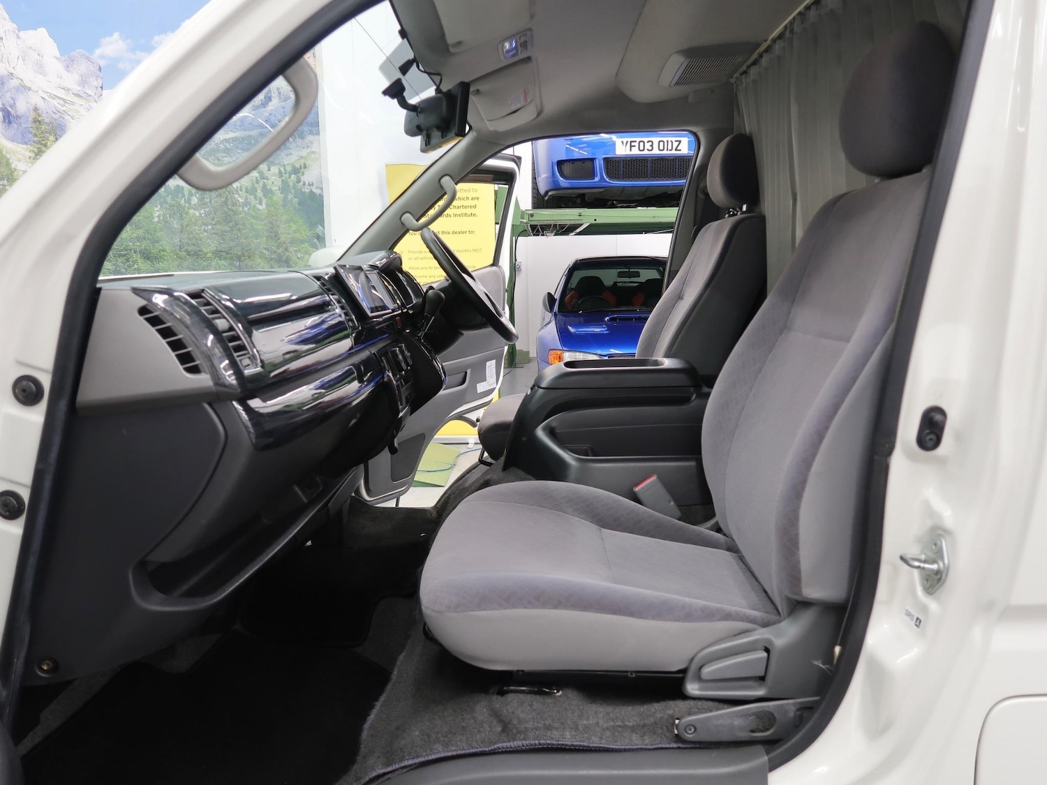 Used Toyota HiAce 2025 for sale - 77001649: Photo 18