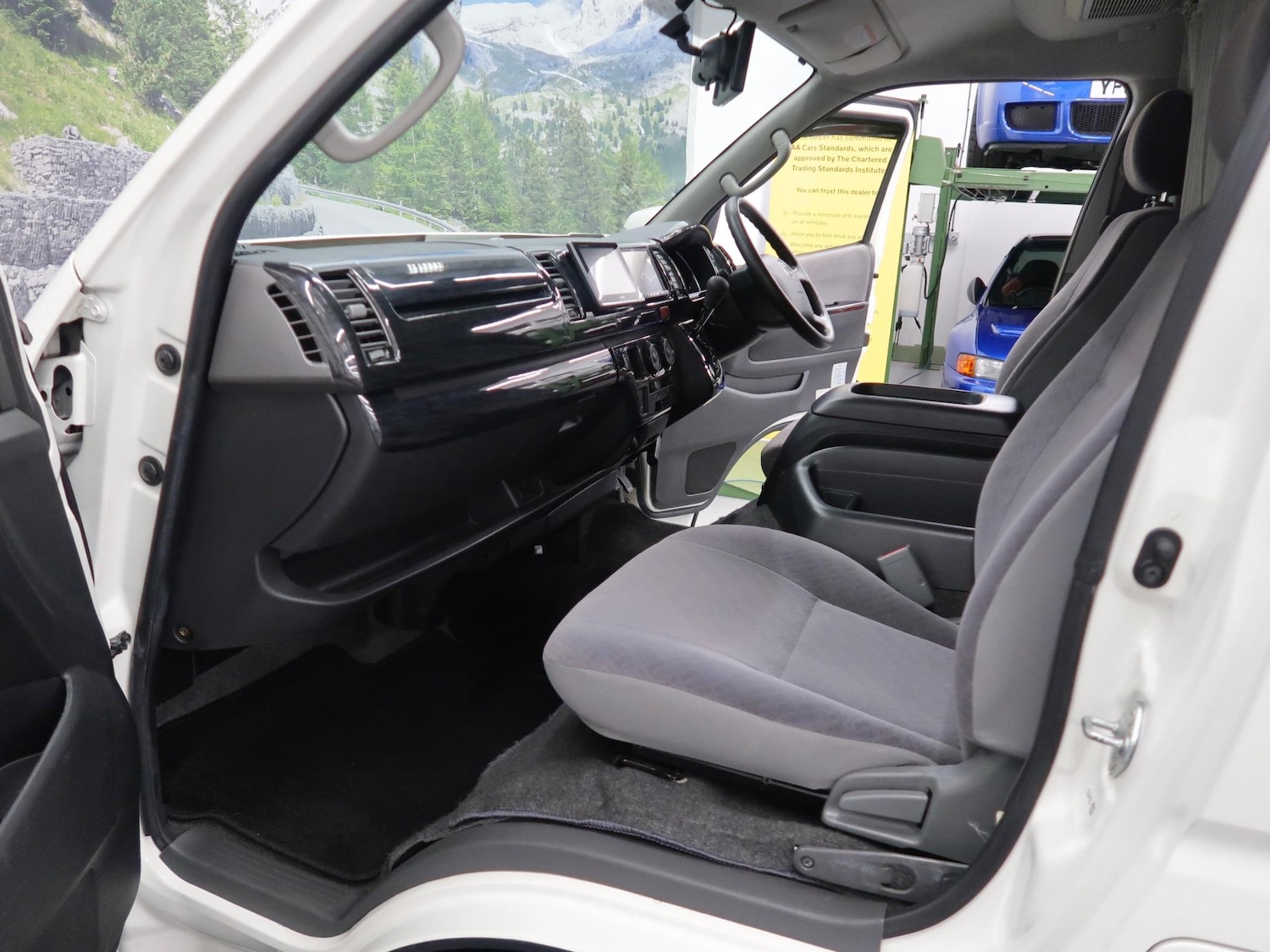 Used Toyota HiAce 2025 for sale - 77001649: Photo 19