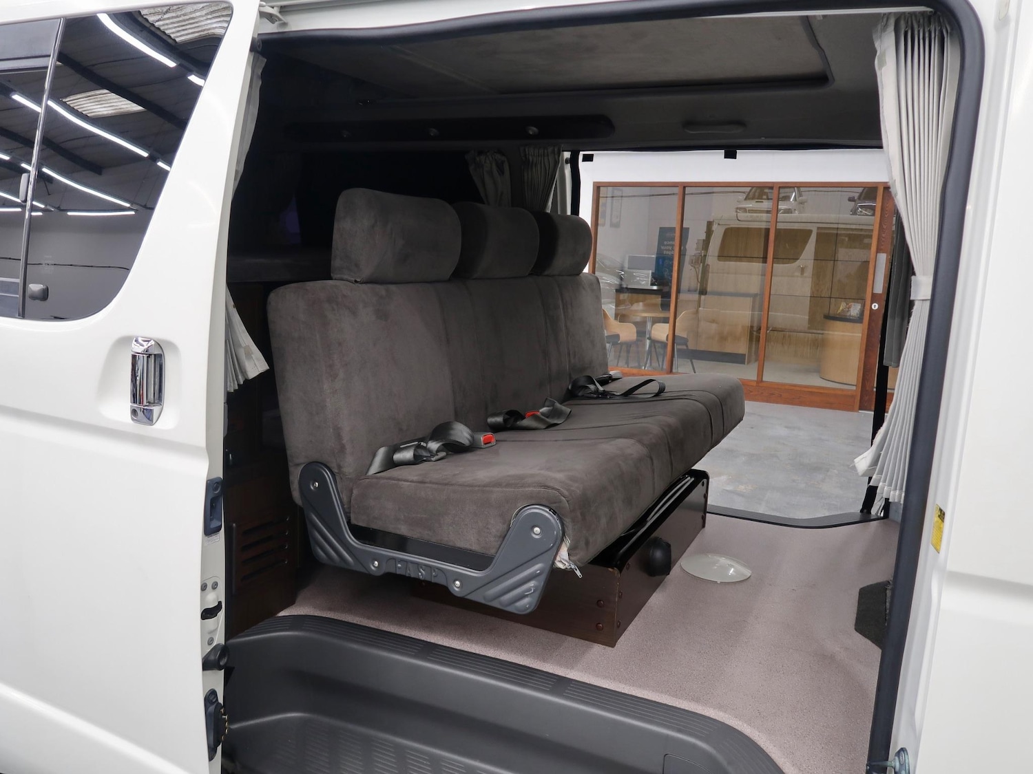 Used Toyota HiAce 2025 for sale - 77001649: Photo 22