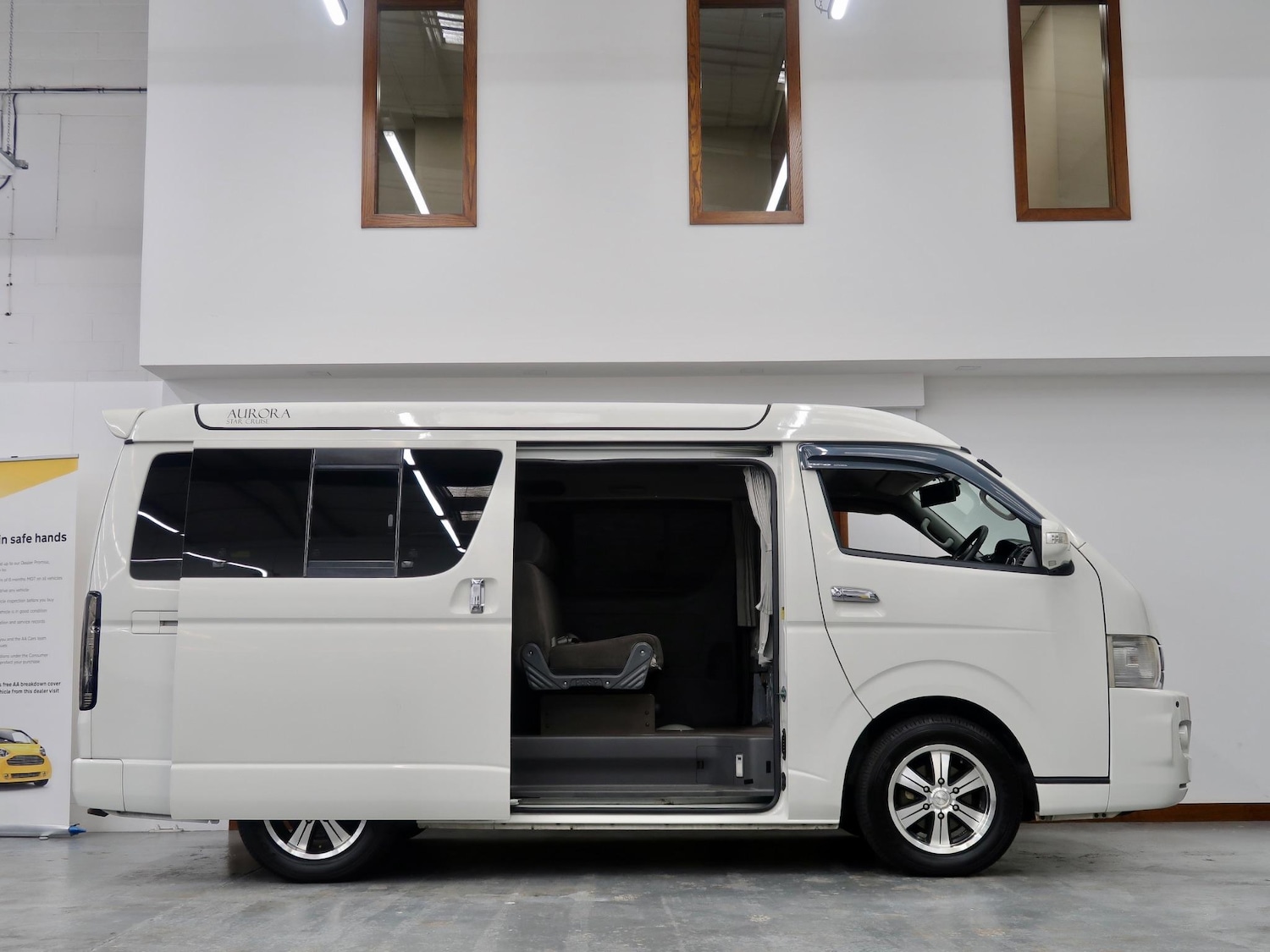 Used Toyota HiAce 2025 for sale - 77001649: Photo 9