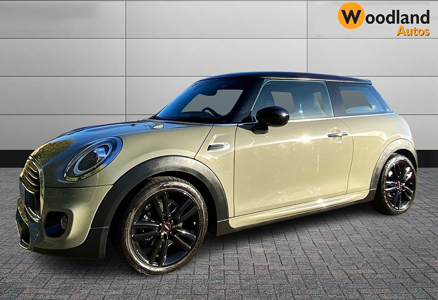 Used MINI Hatch 2019 for sale - 76252456: Photo 1