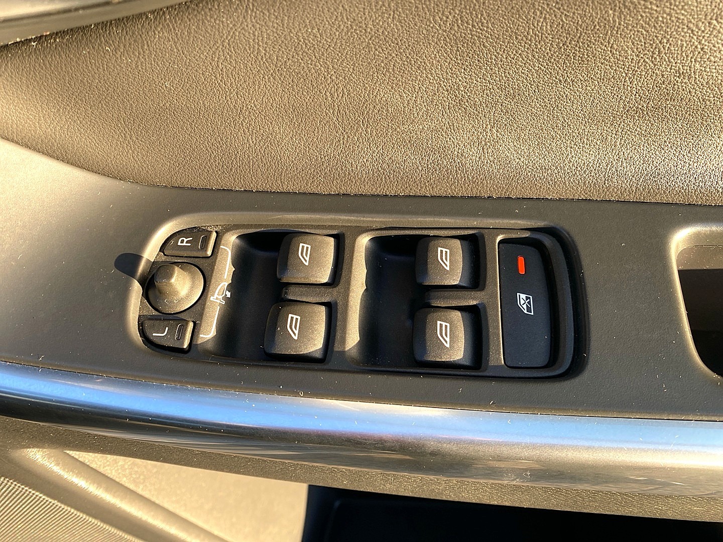 Used Volvo XC60 2017 for sale - 77079283: Photo 16