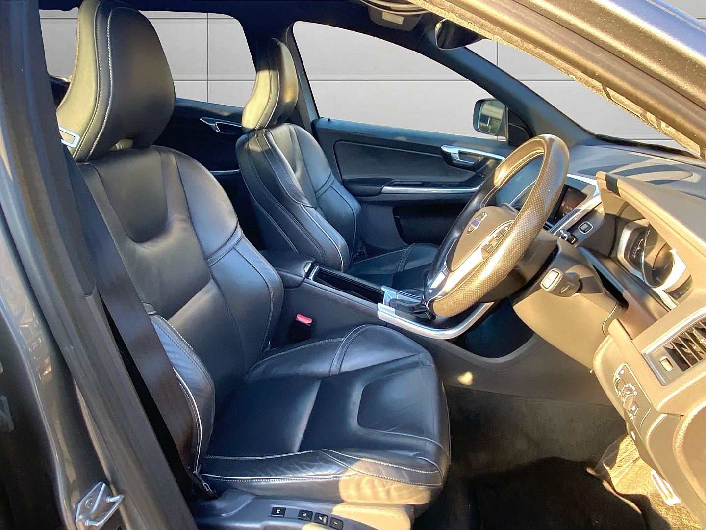 Used Volvo XC60 2017 for sale - 77079283: Photo 7