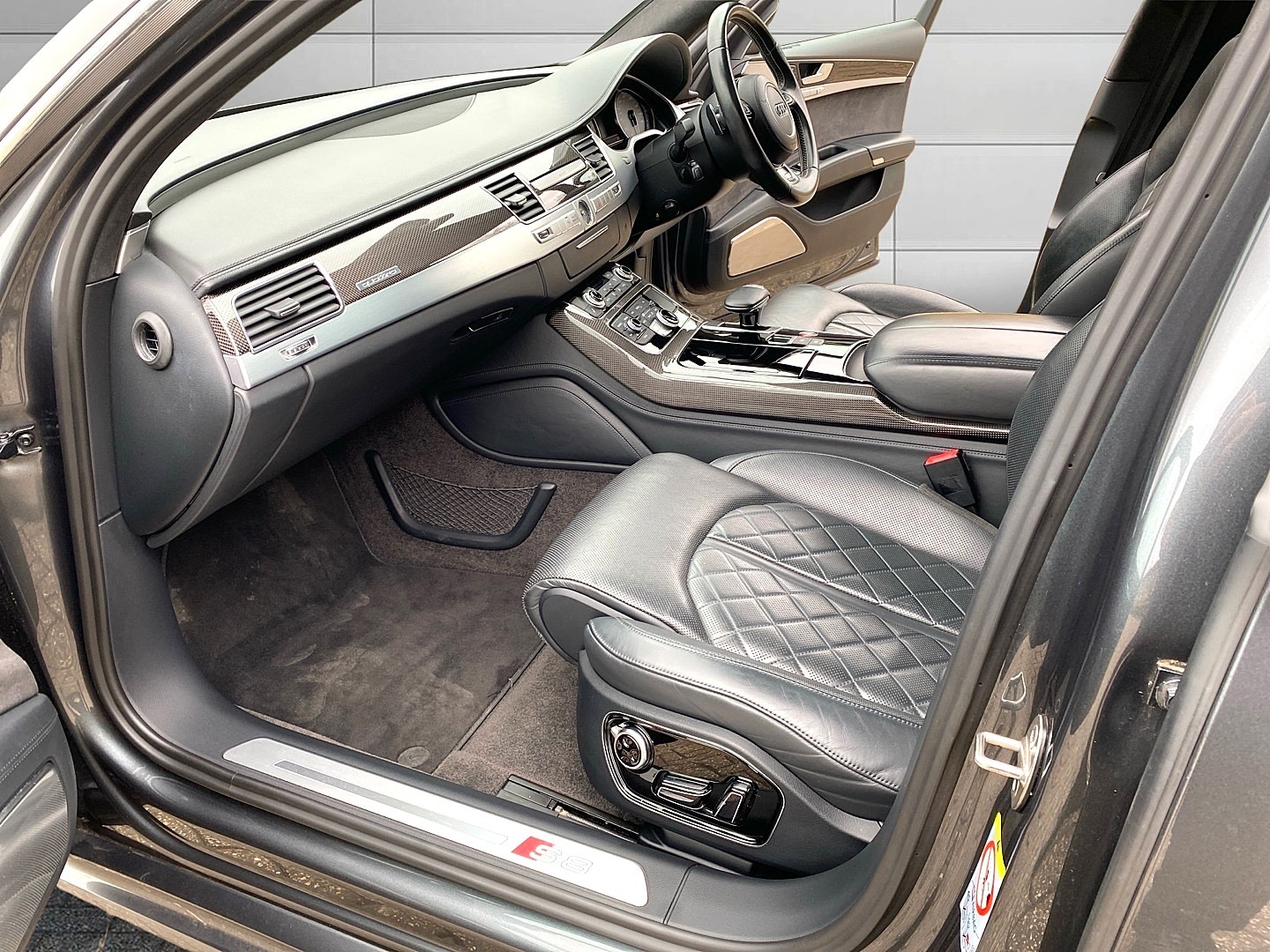 Used Audi S8 2015 for sale - 78106804: Photo 30