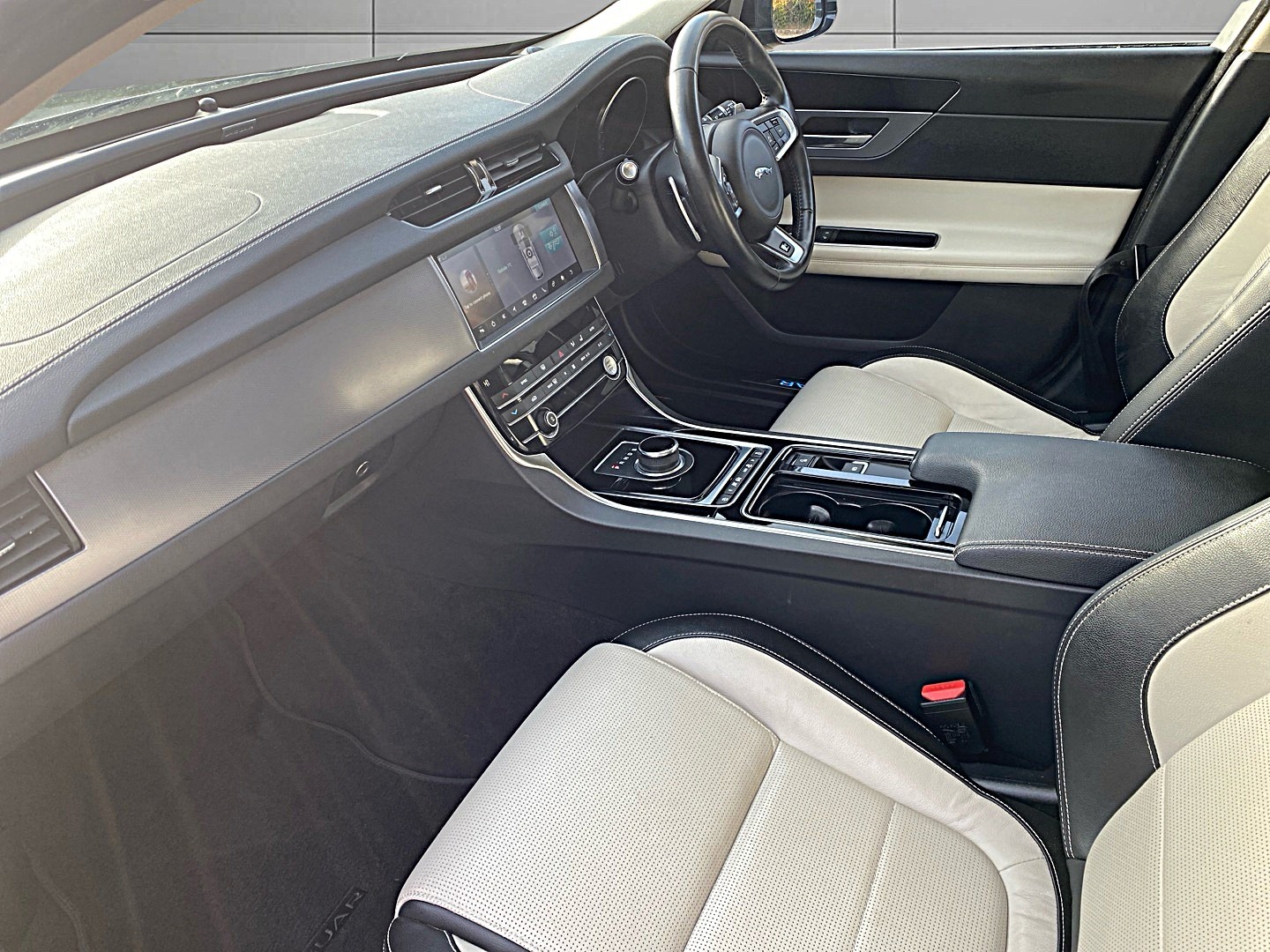 Used Jaguar XF 2019 for sale - 77077363: Photo 14