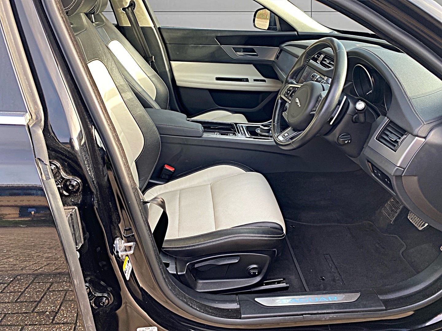 Used Jaguar XF 2019 for sale - 77077363: Photo 27