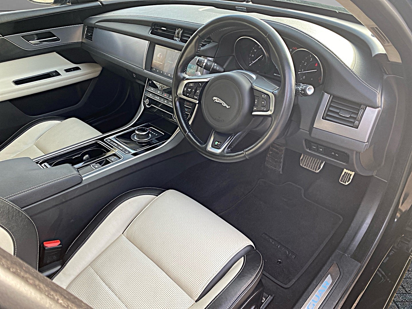 Used Jaguar XF 2019 for sale - 77077363: Photo 4