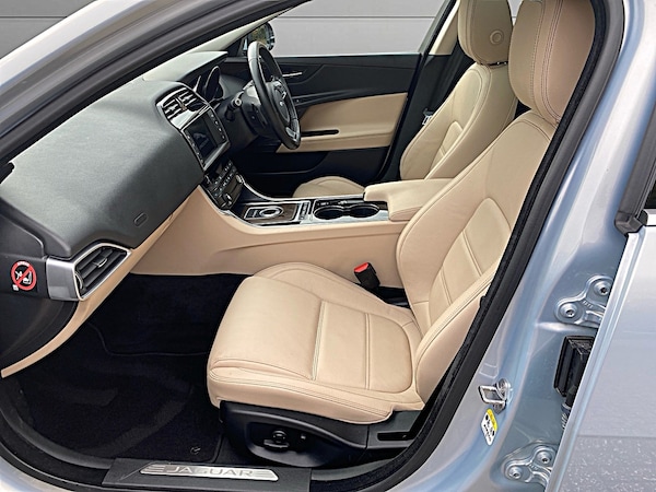 Used Jaguar XE 2015 for sale - 76157486: Photo 14