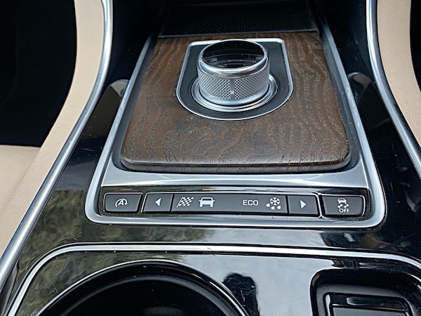 Used Jaguar XE 2015 for sale - 76157486: Photo 25