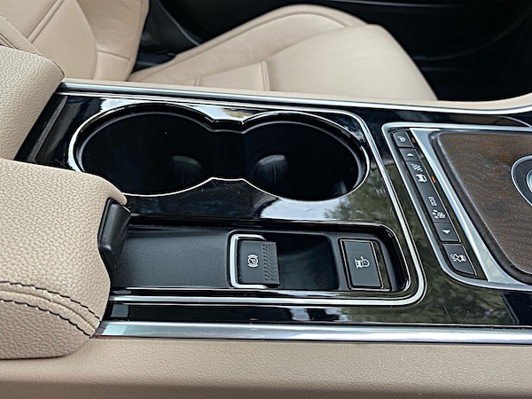 Used Jaguar XE 2015 for sale - 76157486: Photo 28