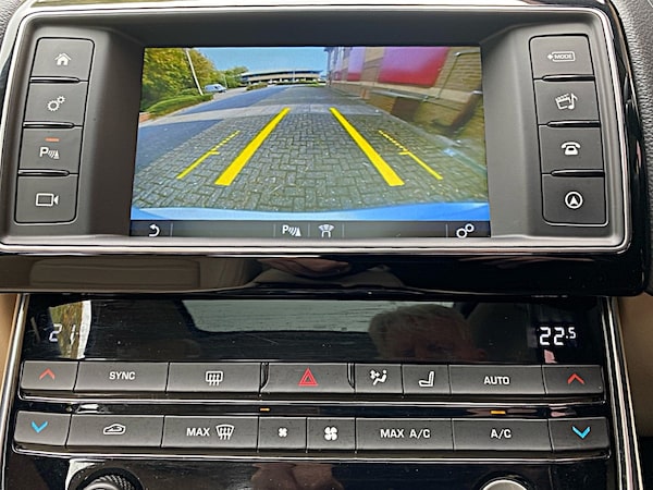Used Jaguar XE 2015 for sale - 76157486: Photo 4