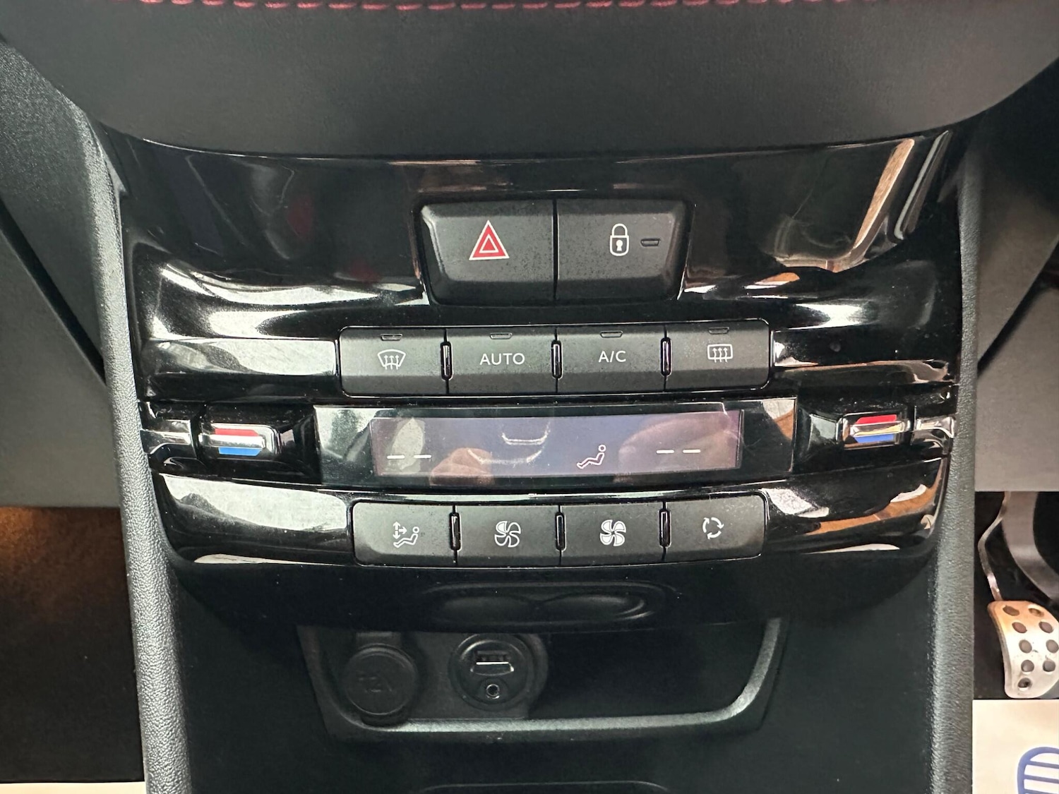 Used Peugeot 208 2015 for sale - 76886905: Photo 24