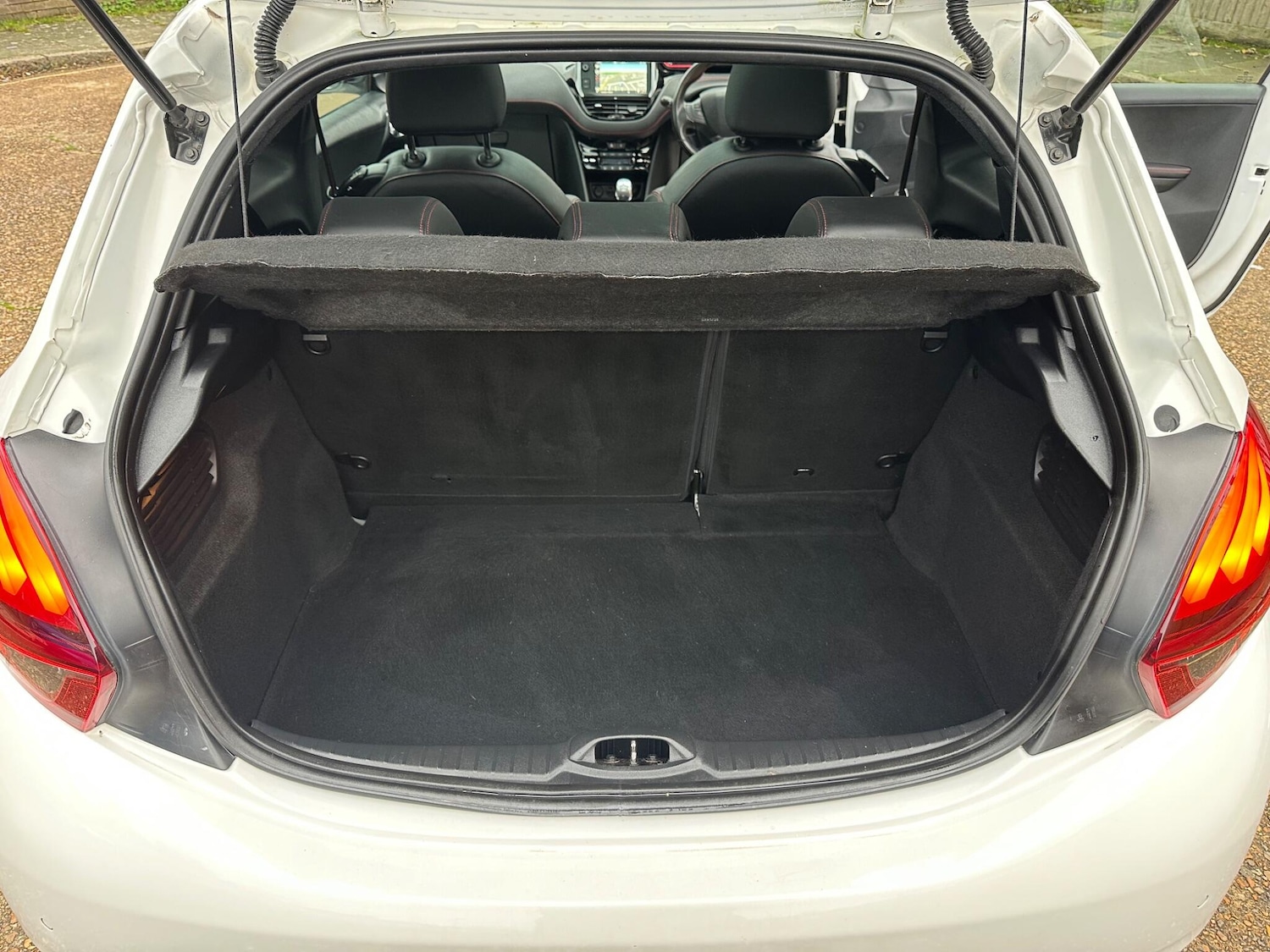 Used Peugeot 208 2015 for sale - 76886905: Photo 29