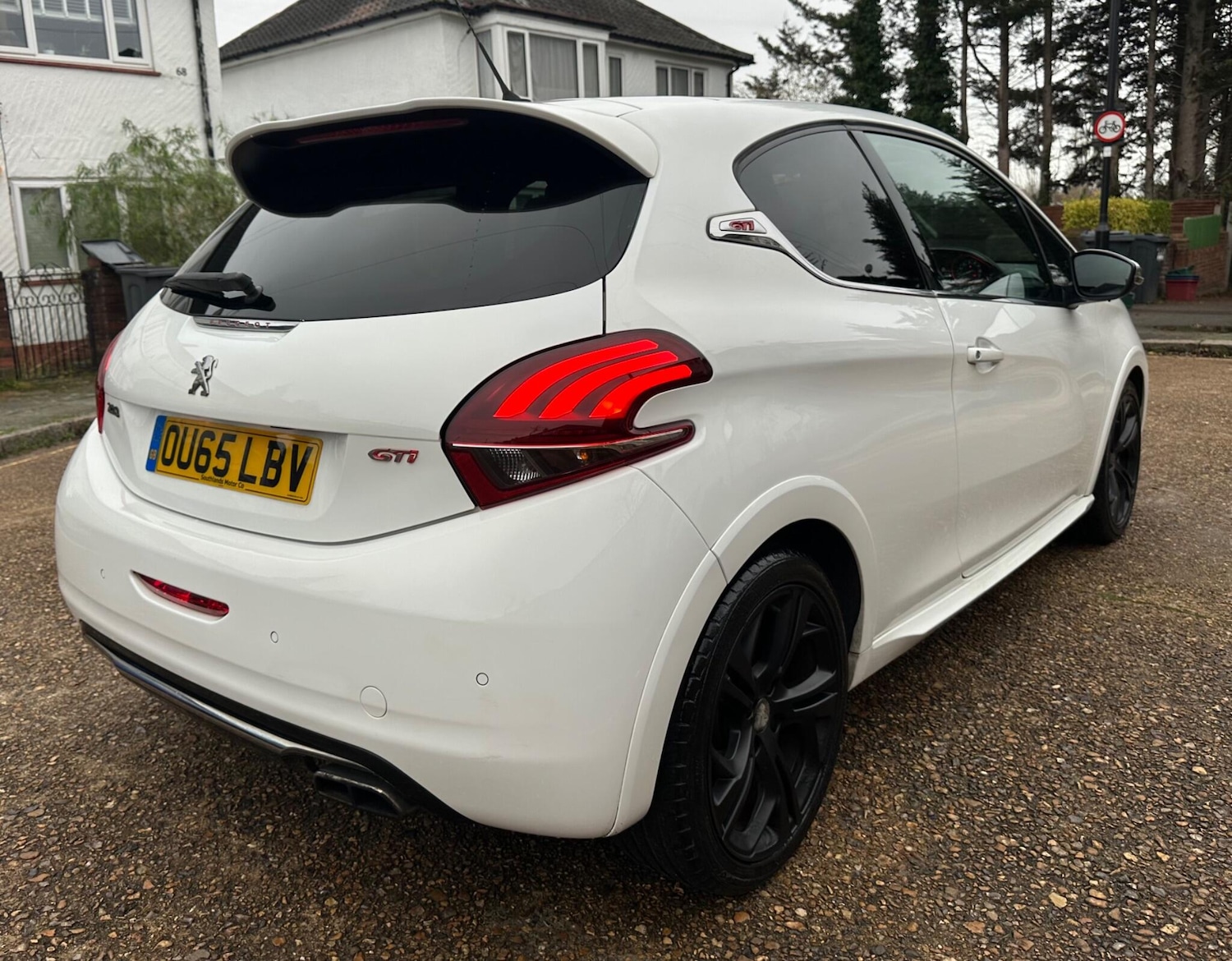 Used Peugeot 208 2015 for sale - 76886905: Photo 8