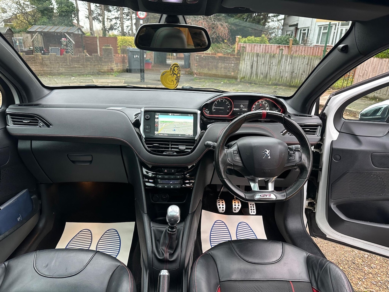 Used Peugeot 208 2015 for sale - 76886905: Photo 9