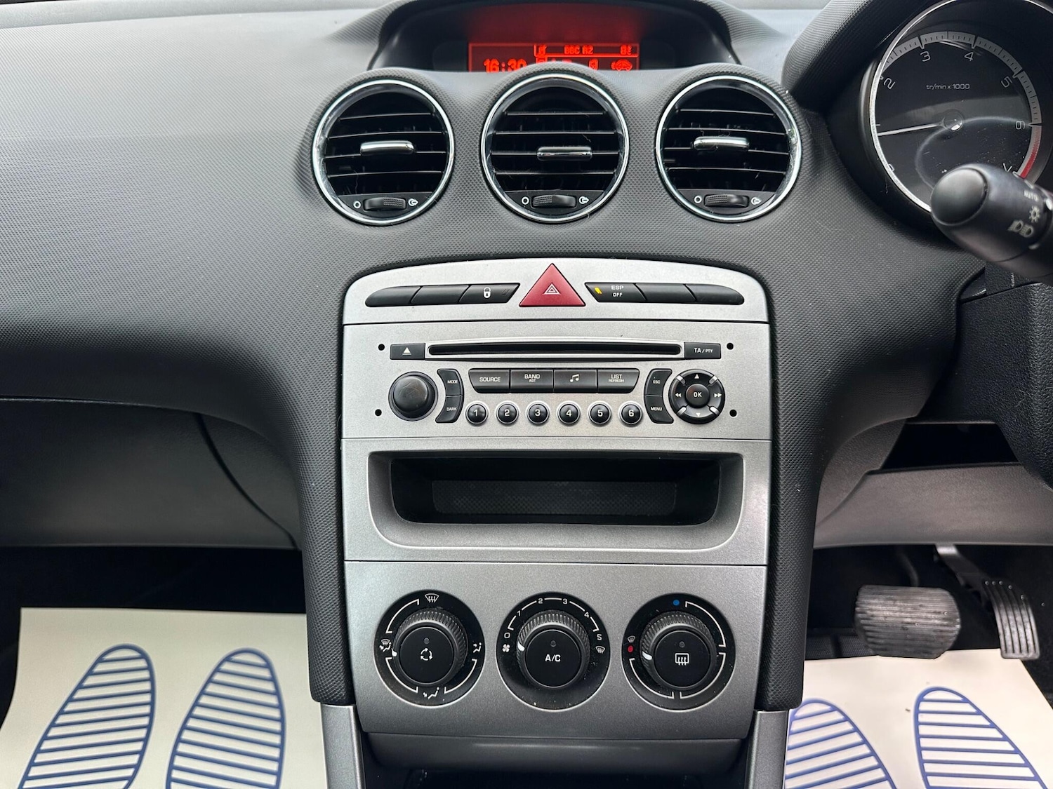 Used Peugeot 308 2010 for sale - 77403889: Photo 21