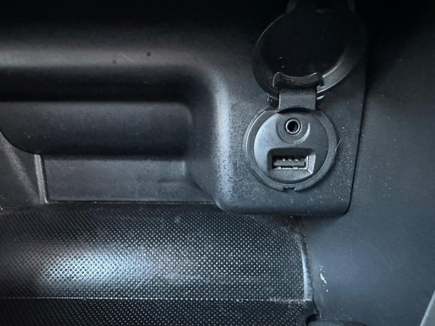 Used Peugeot 207 2014 for sale - 77940353: Photo 25