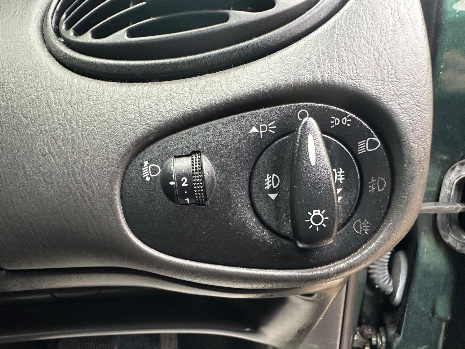 Used Ford Focus 2004 for sale - 77403888: Photo 15