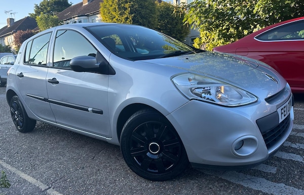 Used Renault Clio 2011 for sale - 74686748: Photo 1