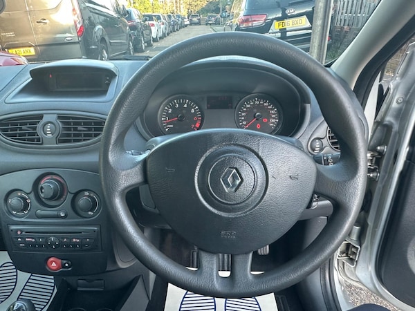 Used Renault Clio 2011 for sale - 74686748: Photo 23