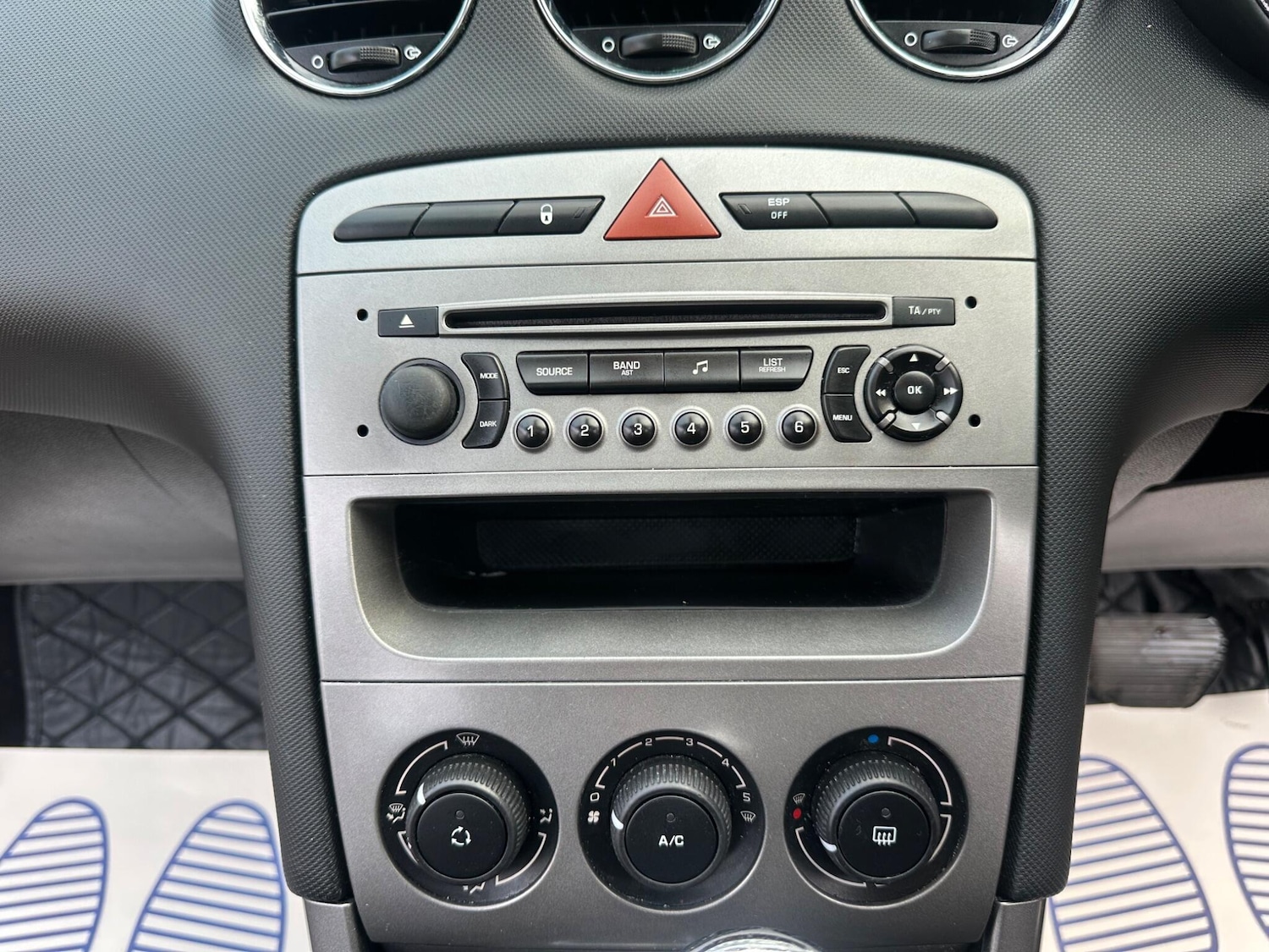 Used Peugeot 308 2010 for sale - 77550419: Photo 19