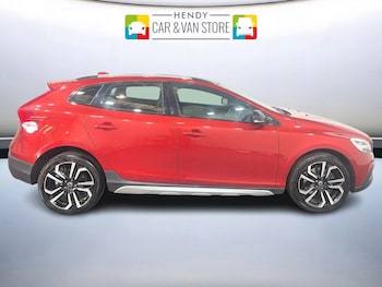Used Volvo V40 2018 for sale - 79200000: Photo