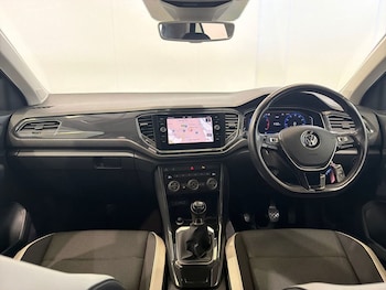 Used Volkswagen T-Roc 2018 for sale - 79199772: Photo